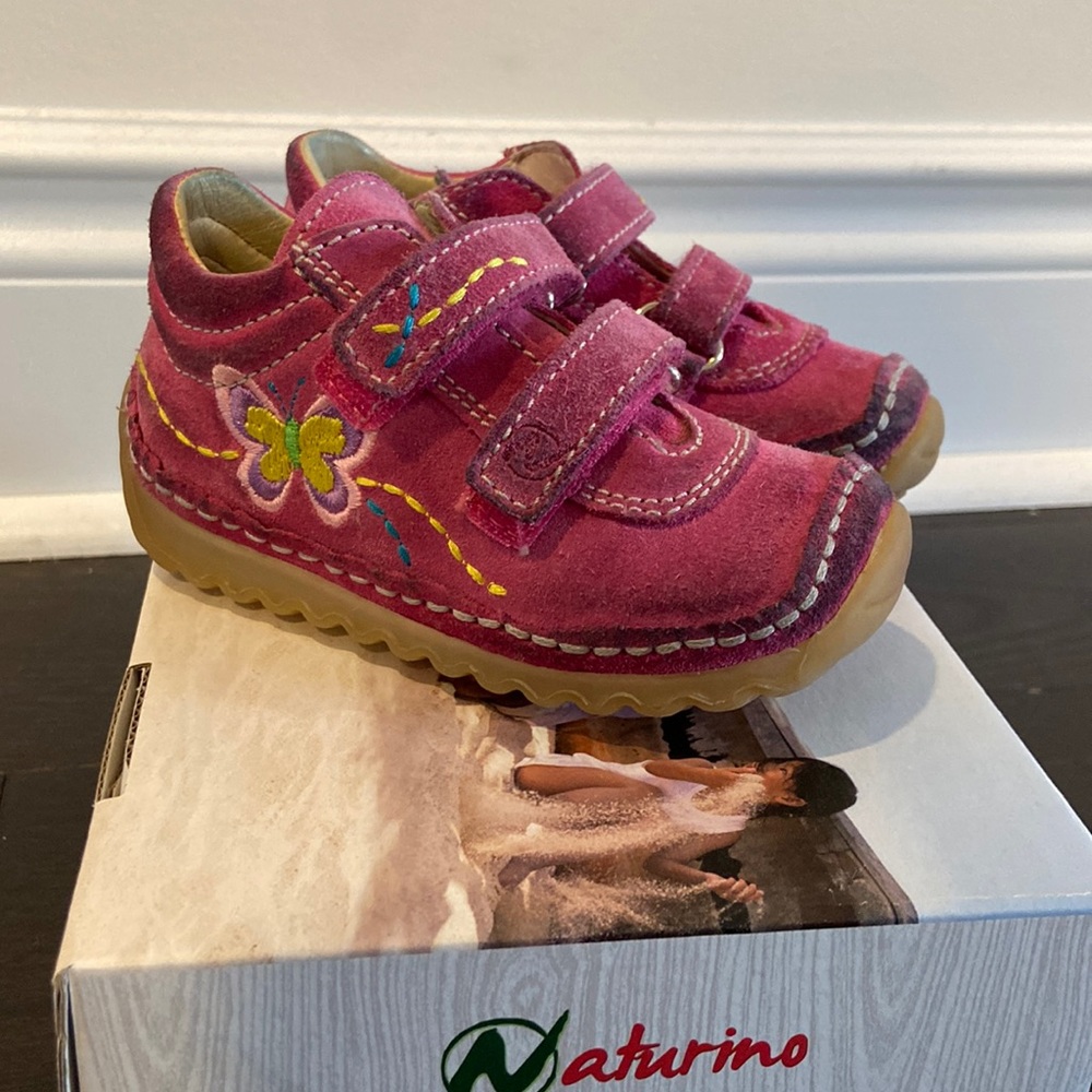 Naturino Akiko Velour size 22